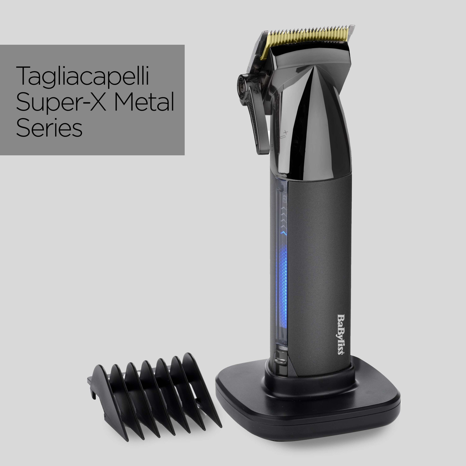 Tosatrice nera su supporto con vari accessori e testo a sinistra.