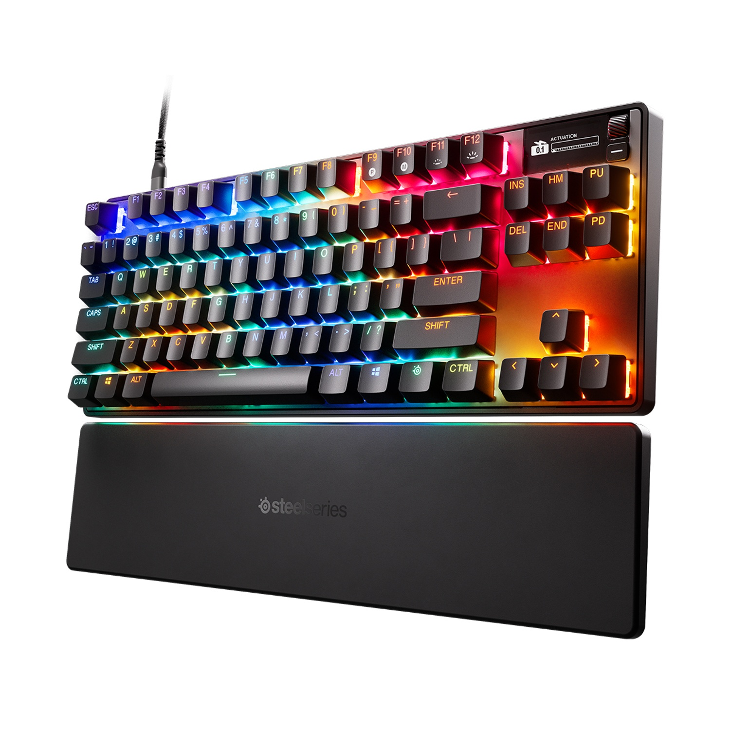 Una tastiera retroilluminata con colori arcobaleno e un poggiapolsi nero con il logo SteelSeries.