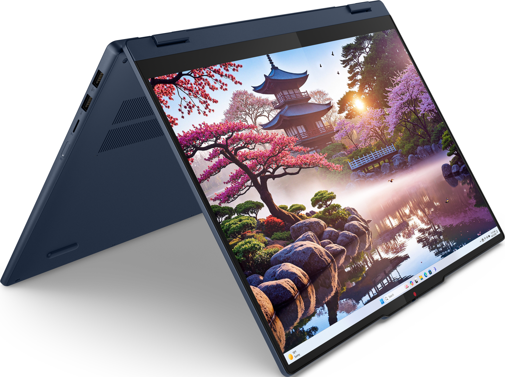 Blauer Laptop mit Bildschirm, der eine asiatische Landschaft zeigt. Der Laptop ist leicht geöffnet.