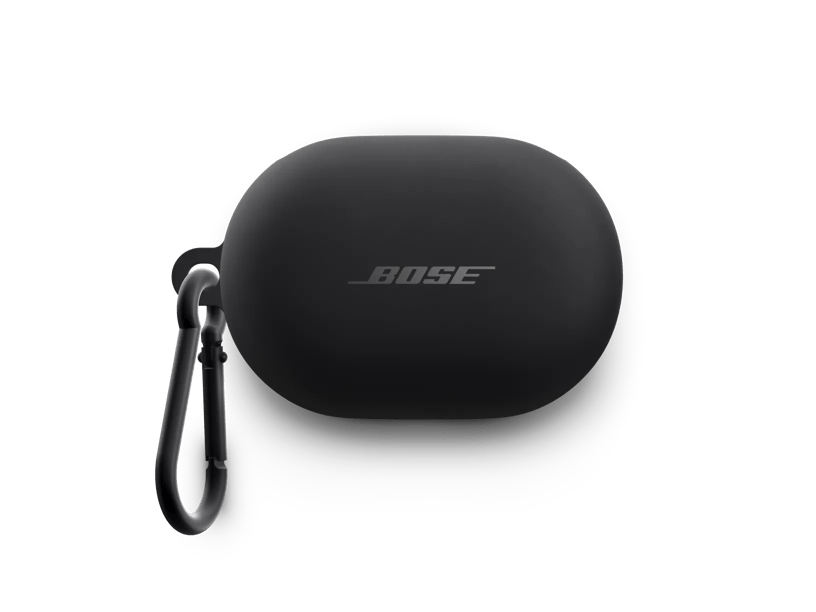 Schwarzes Bose-Kopfhörer-Etui mit silbernem Karabiner. Es hat das Bose-Logo.