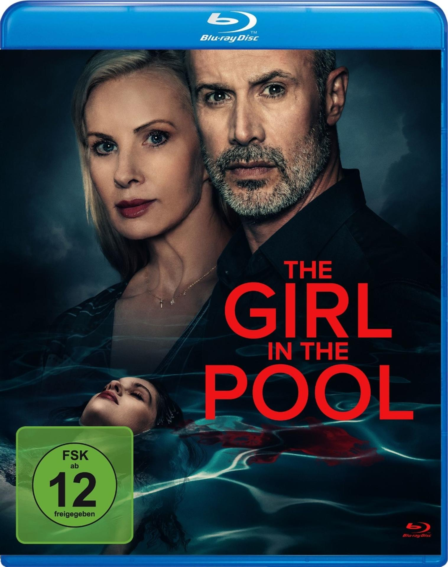 Blu-ray Disc-Cover: Menschen im Wasser. Der Titel lautet 'The Girl in the Pool'. FSK 12 Logo.