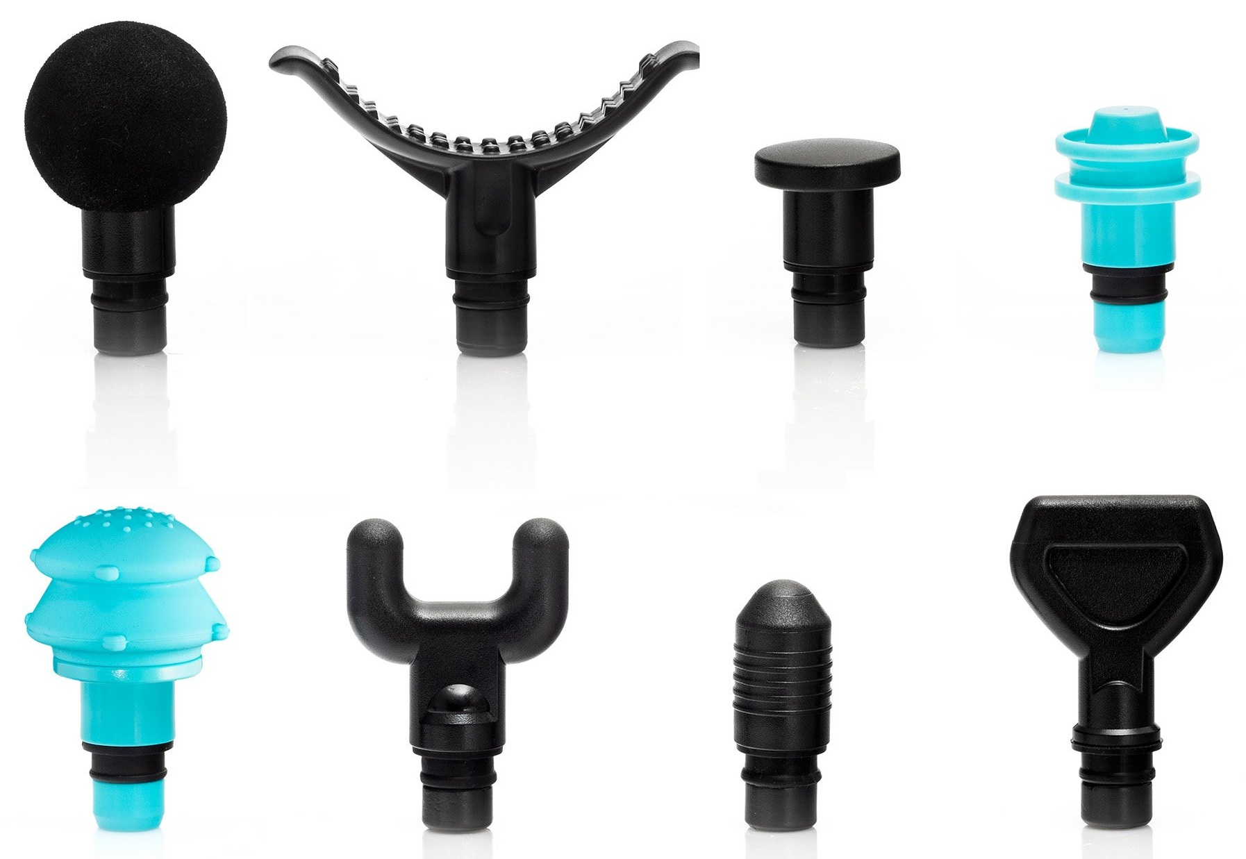 Różne nasadki do pistoletu do masażu, czarne i niebiesko-zielone, różne kształty, na białym tle.
