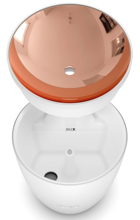 Biały parownik do twarzy, ze miedzianą górą. Posiada zbiornik na wodę.