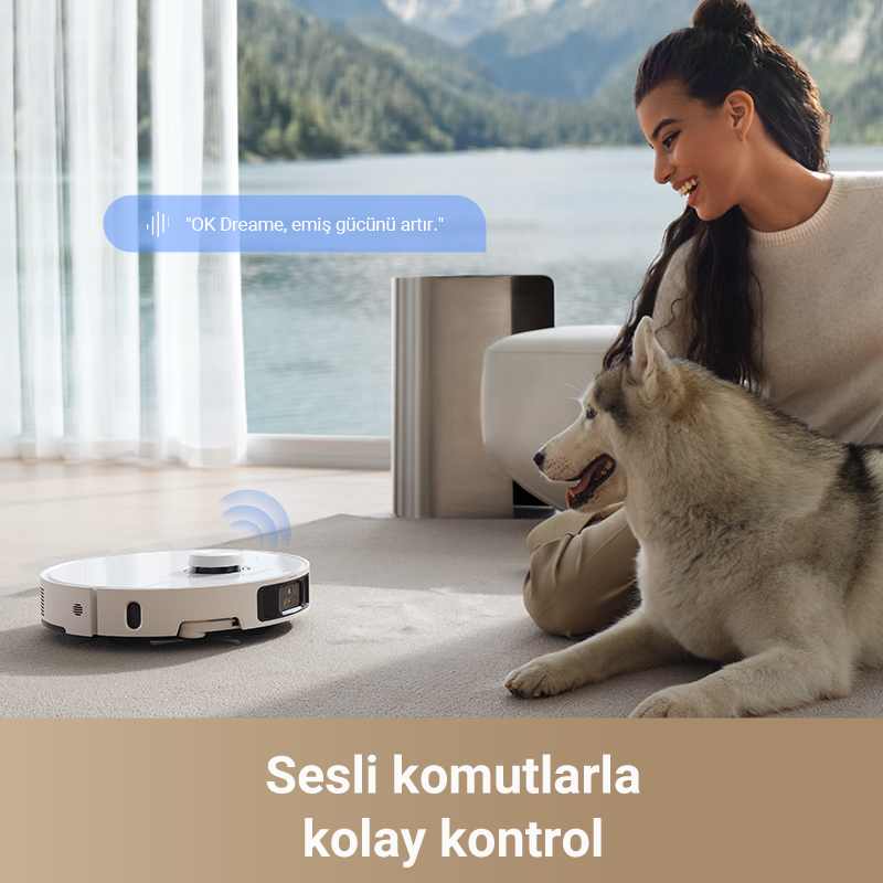 Kadın ve köpek elektrikli süpürge ile. Metin: Kolay kontrol.