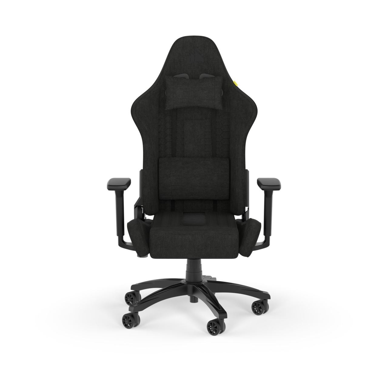 Una silla de juego negra, tomada de frente, sobre un fondo blanco.