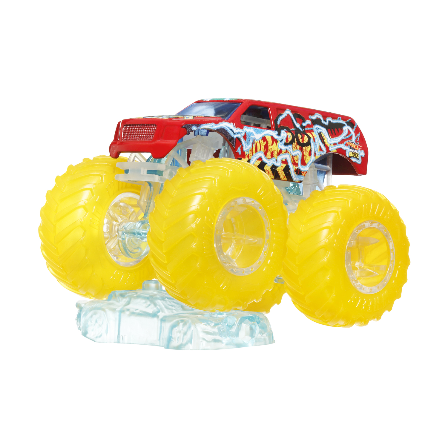 Camion mostruoso Hot Wheels rosso e blu con ruote gialle su base azzurra. Sfondo bianco.