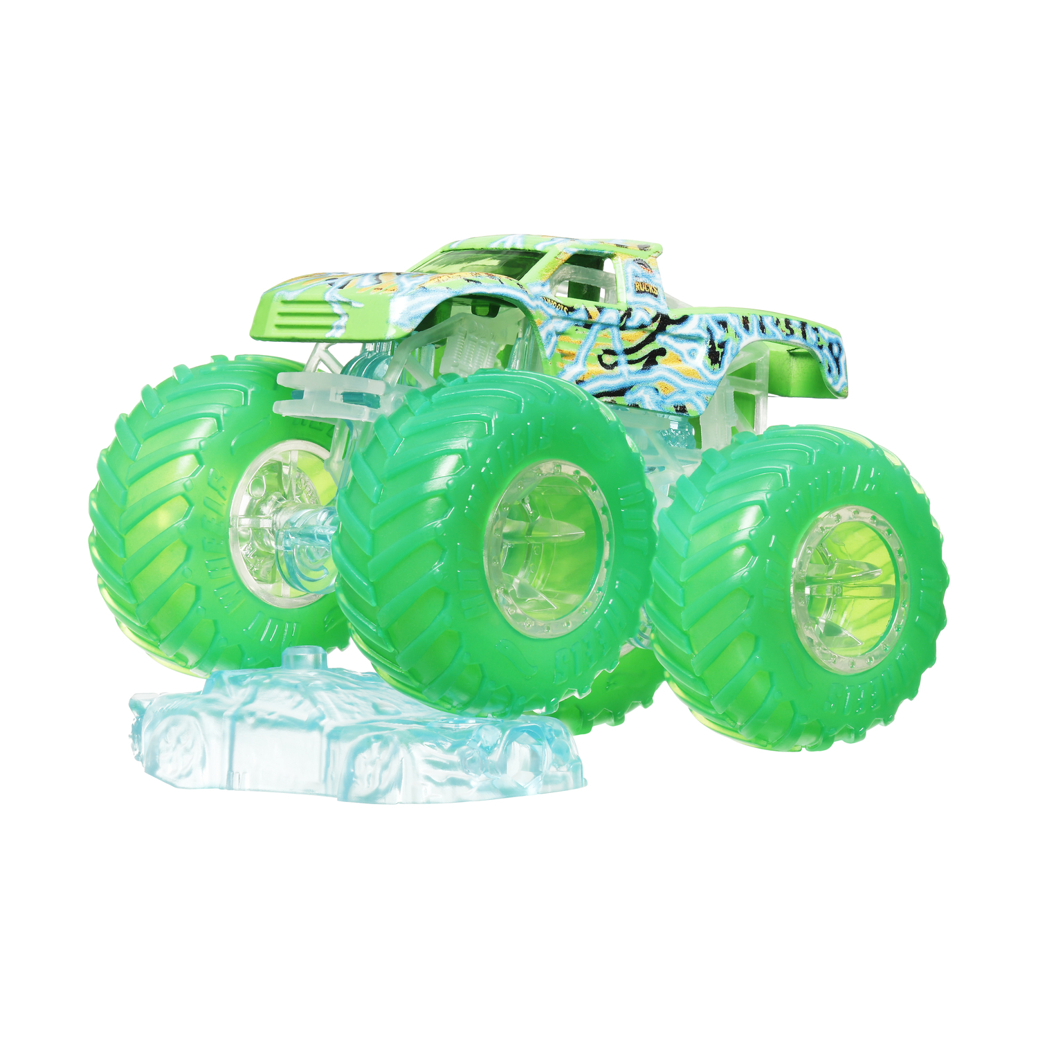 Camion mostro giocattolo verde. Il camion ha pneumatici grandi e si trova su un supporto trasparente.