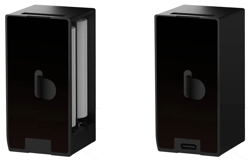 Różowa piñata z spadającą gwiazdą i różnymi małymi zabawkami wychodzącymi. Białe tło.