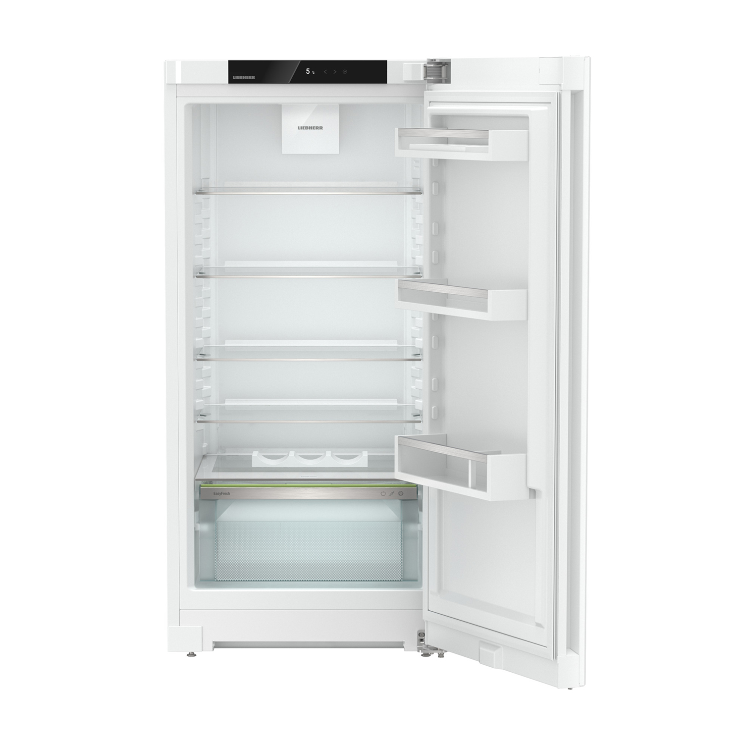 Un frigorifero bianco con la porta aperta. All'interno ci sono ripiani e un cassetto per la verdura.