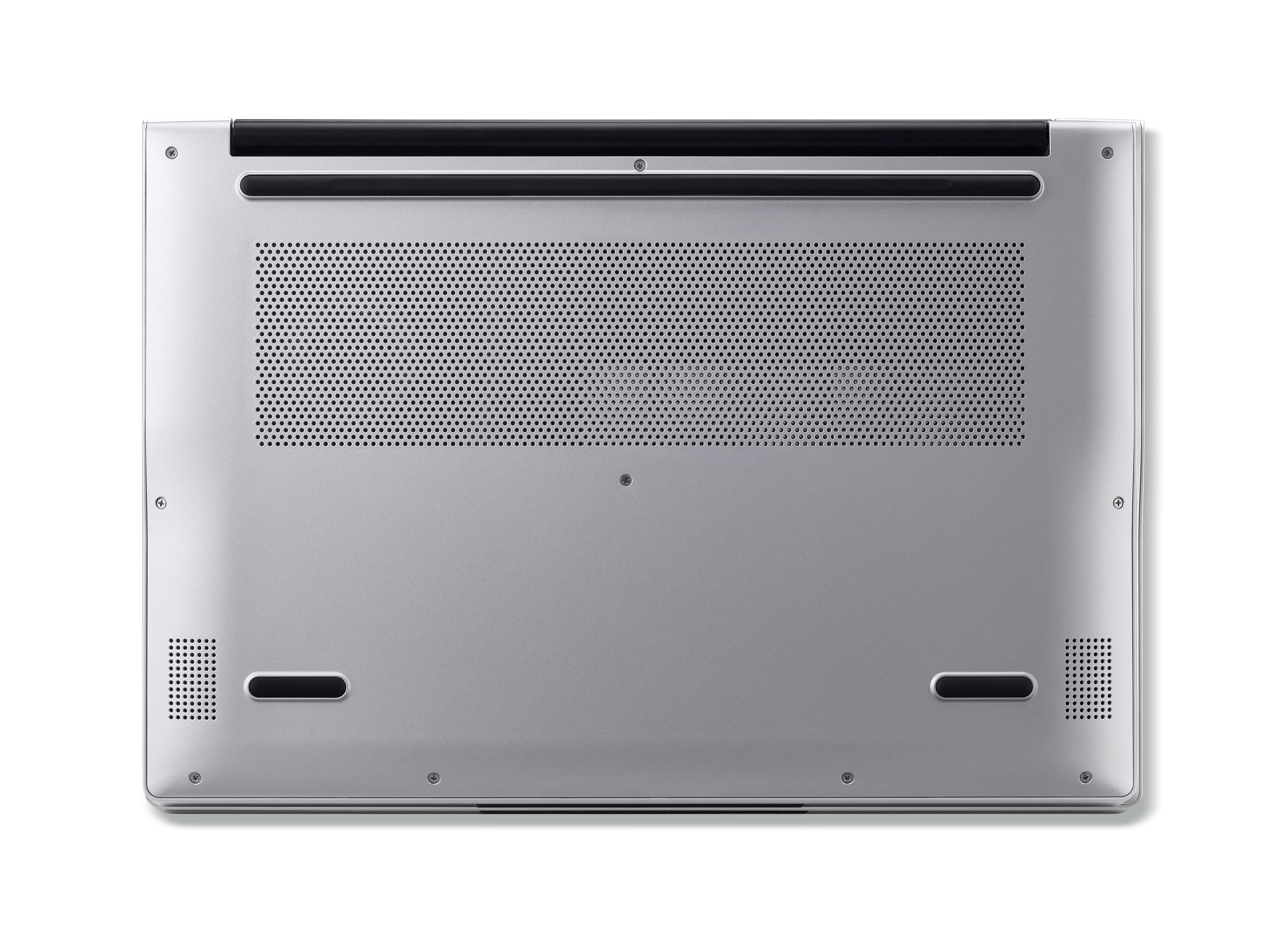 Unteransicht eines silbernen Laptops auf weißem Hintergrund. Es hat Perforationen.