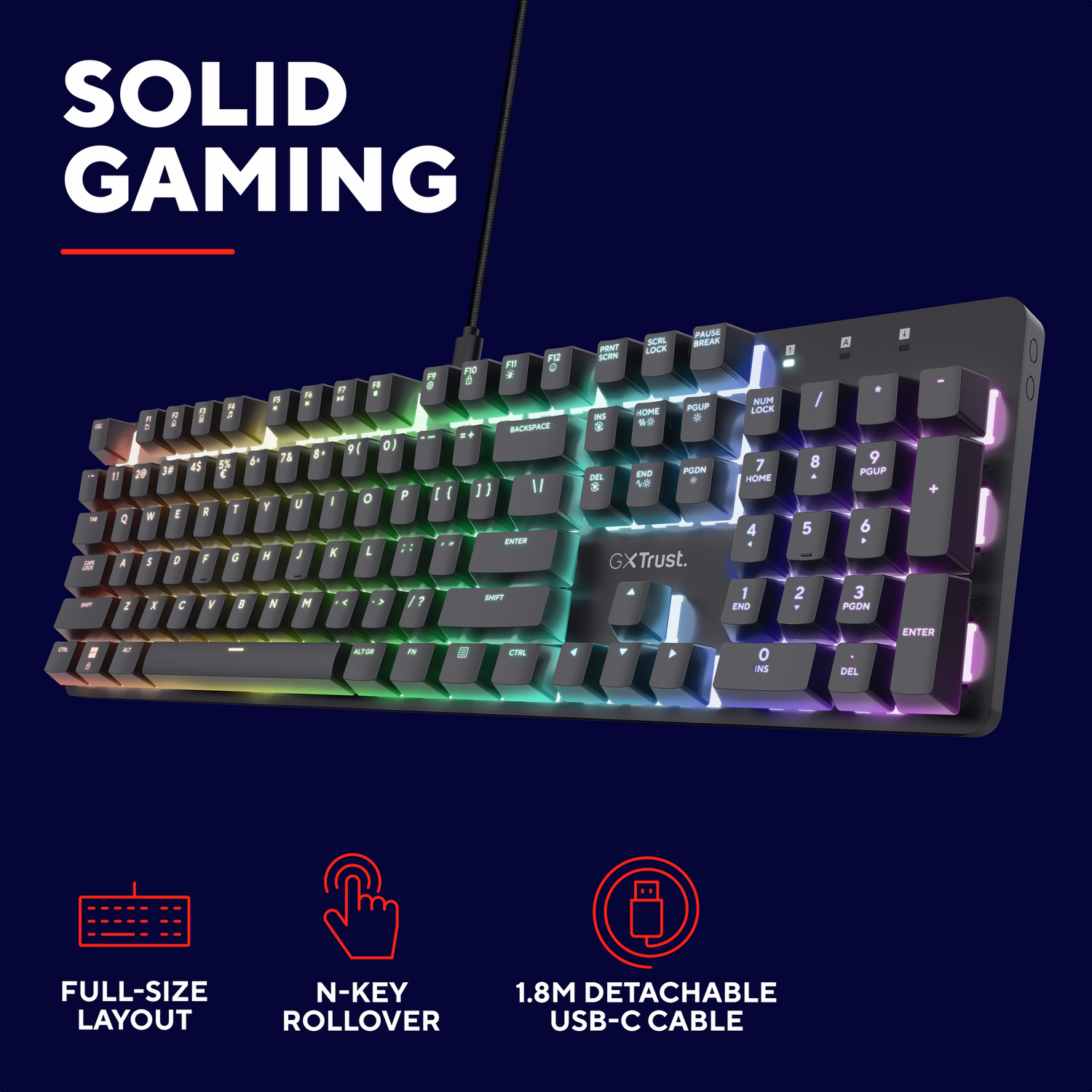 Zwart gaming toetsenbord met meerkleurige toetsen. 'GXTrust' logo onderaan.