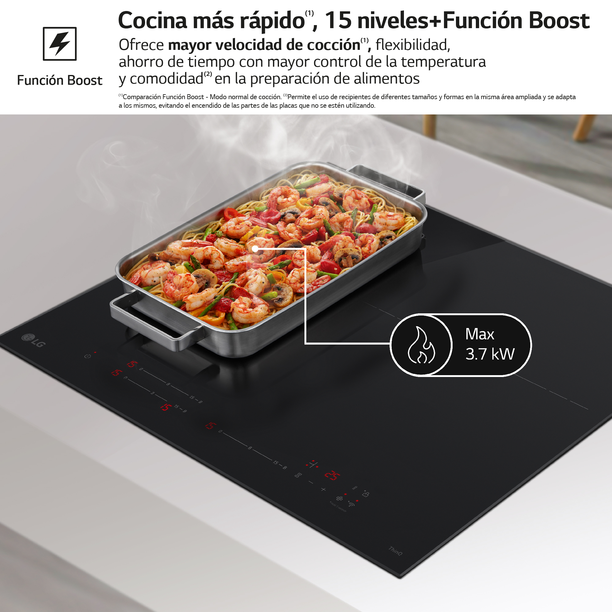 Placa de cocina negra con una bandeja de camarones cocinados y texto en español.