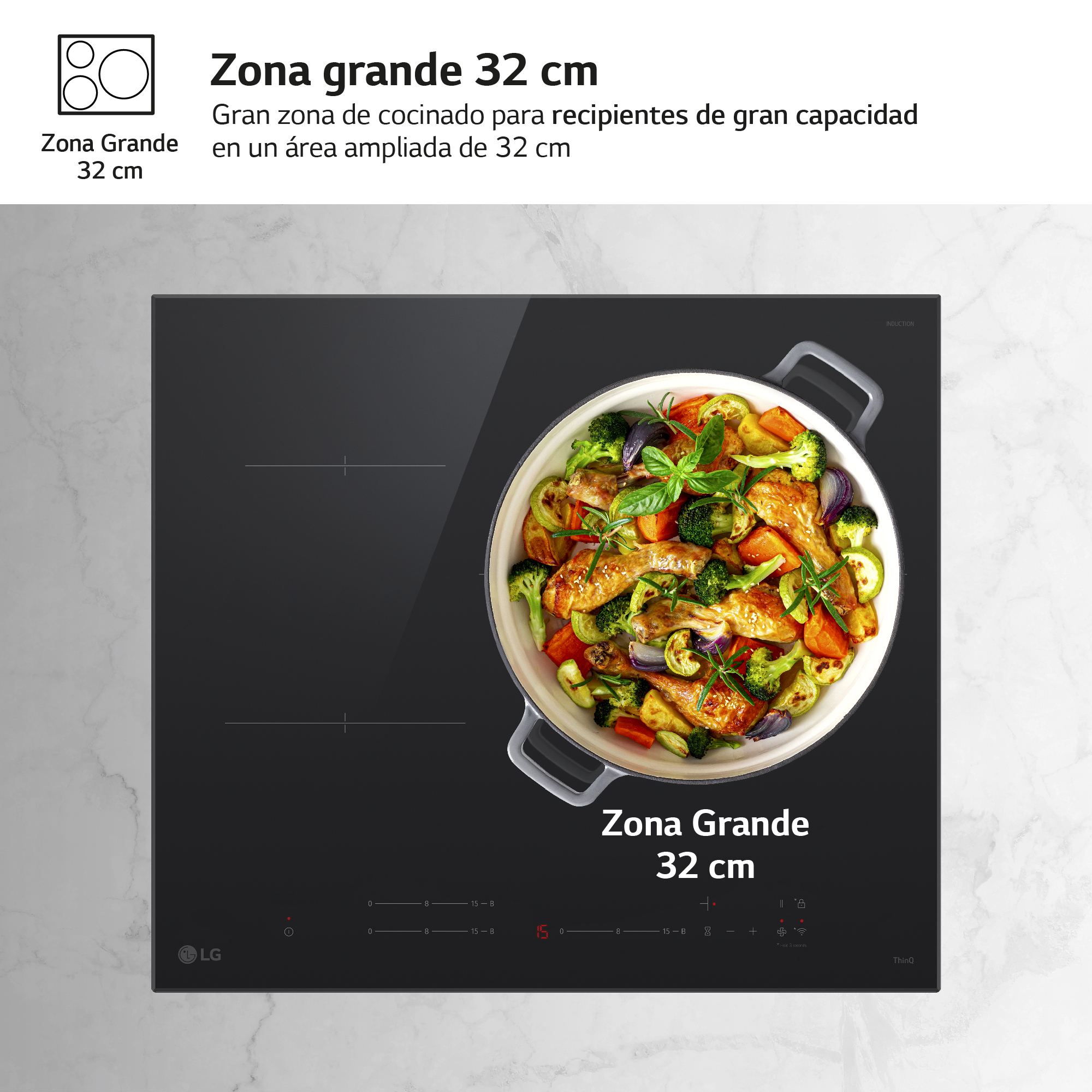 Placa de inducción negra con olla de comida, etiquetas de texto, superficie de mármol blanco.