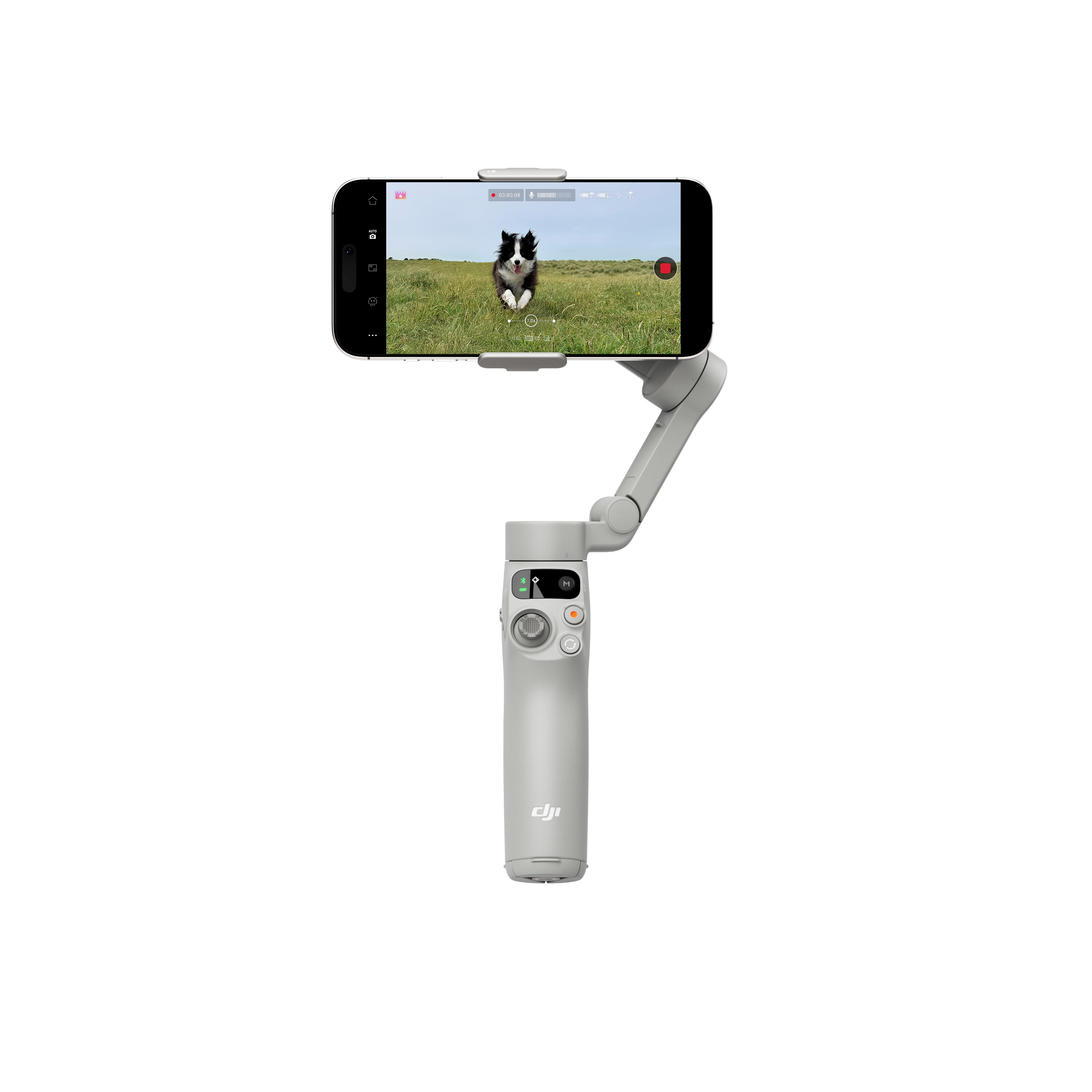 Bir gimbal, bir tarlada koşan bir köpeği gösteren bir akıllı telefon tutuyor. Gimbal gri renkte.
