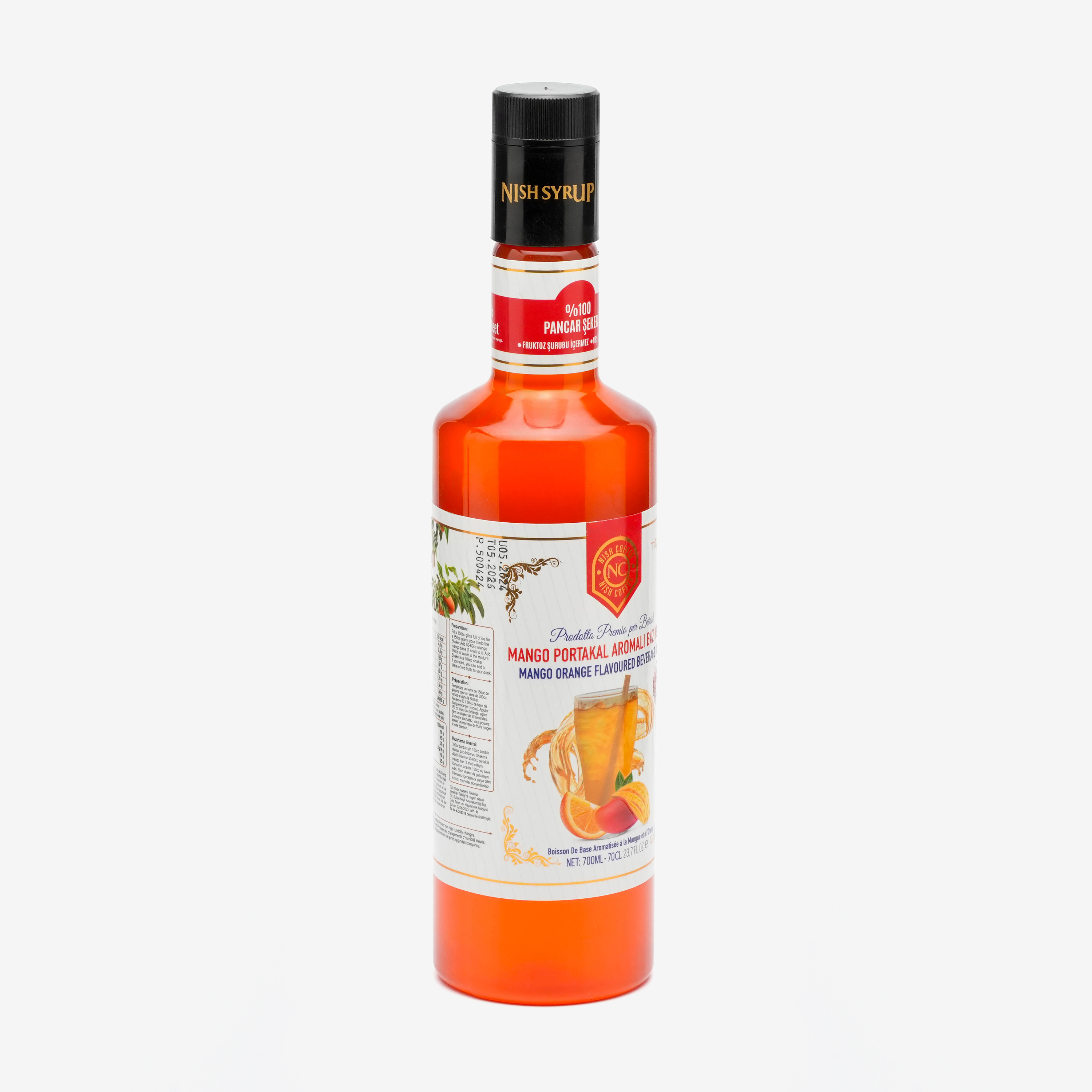 Mango ve portakal aromalı şurup şişesi, etiket ve siyah bir kapak ile.