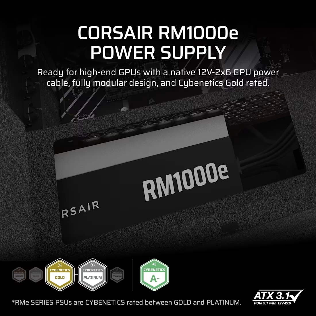 Schwarzes Netzteil. Text: Corsair RM1000e. Gold-Bewertungsabzeichen. Text: Cybernetics Gold, Platinum, A-.