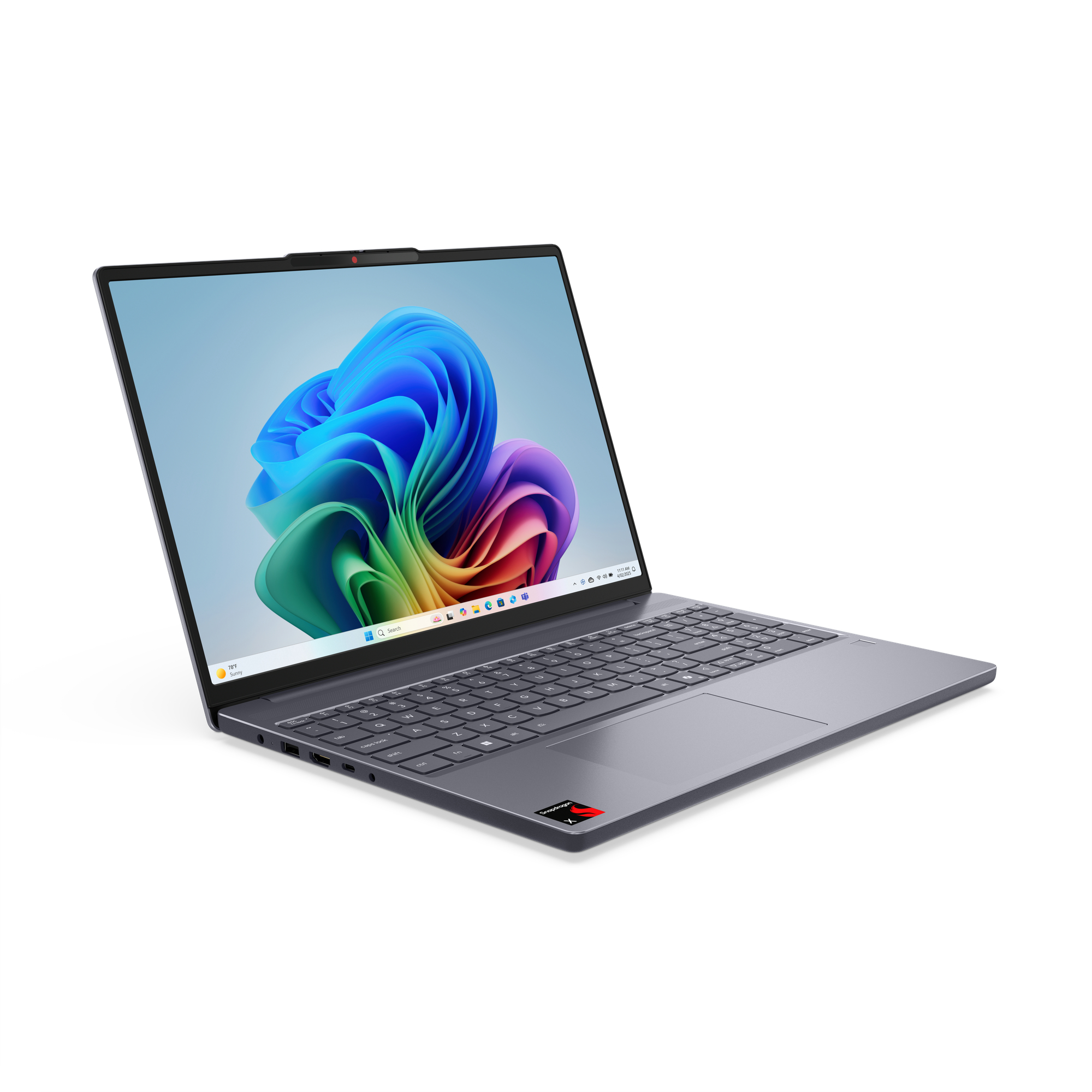 Ein grauer Laptop mit farbigem Bildschirm, geöffnet auf weißer Oberfläche.