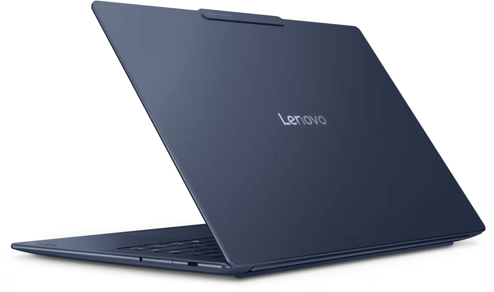 Egy kék Lenovo laptop nyitva, a készülék hátulját mutatva.