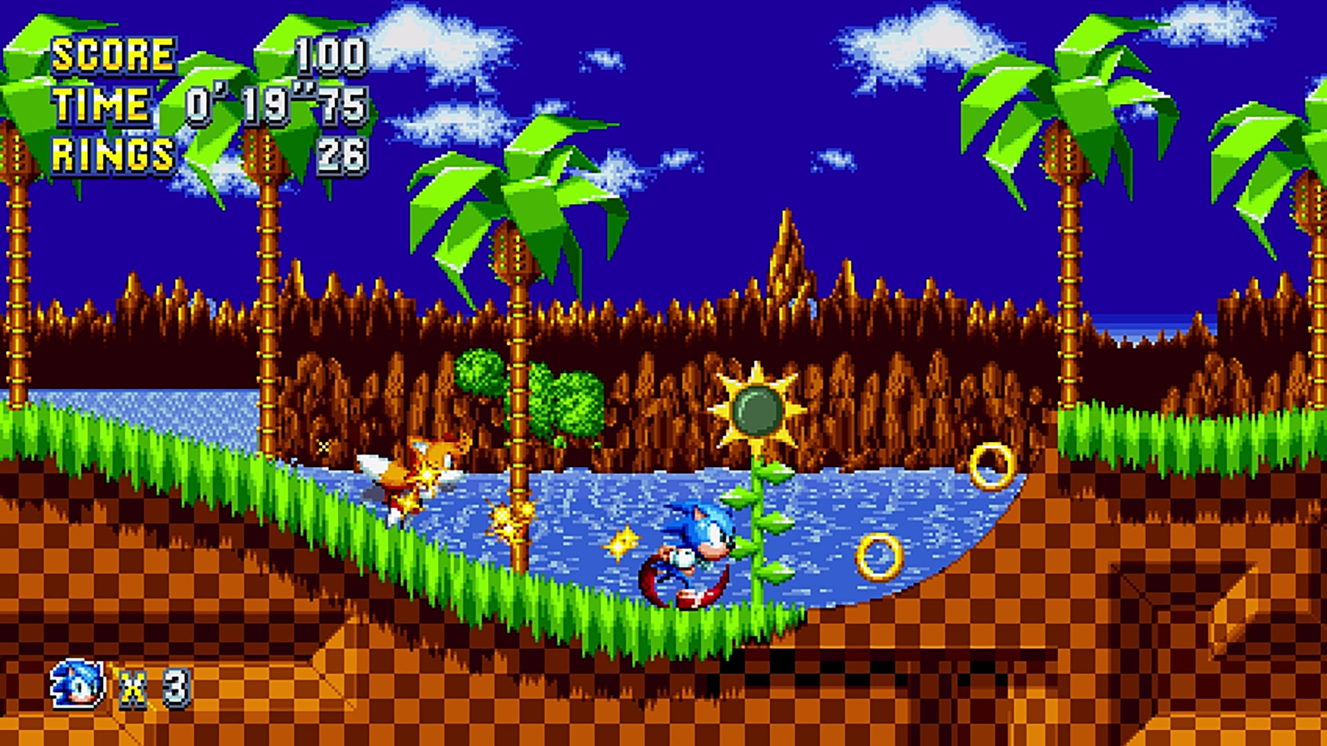 Sonic corre attraverso un livello. Tails segue. Vengono visualizzati anelli, punteggio e tempo.
