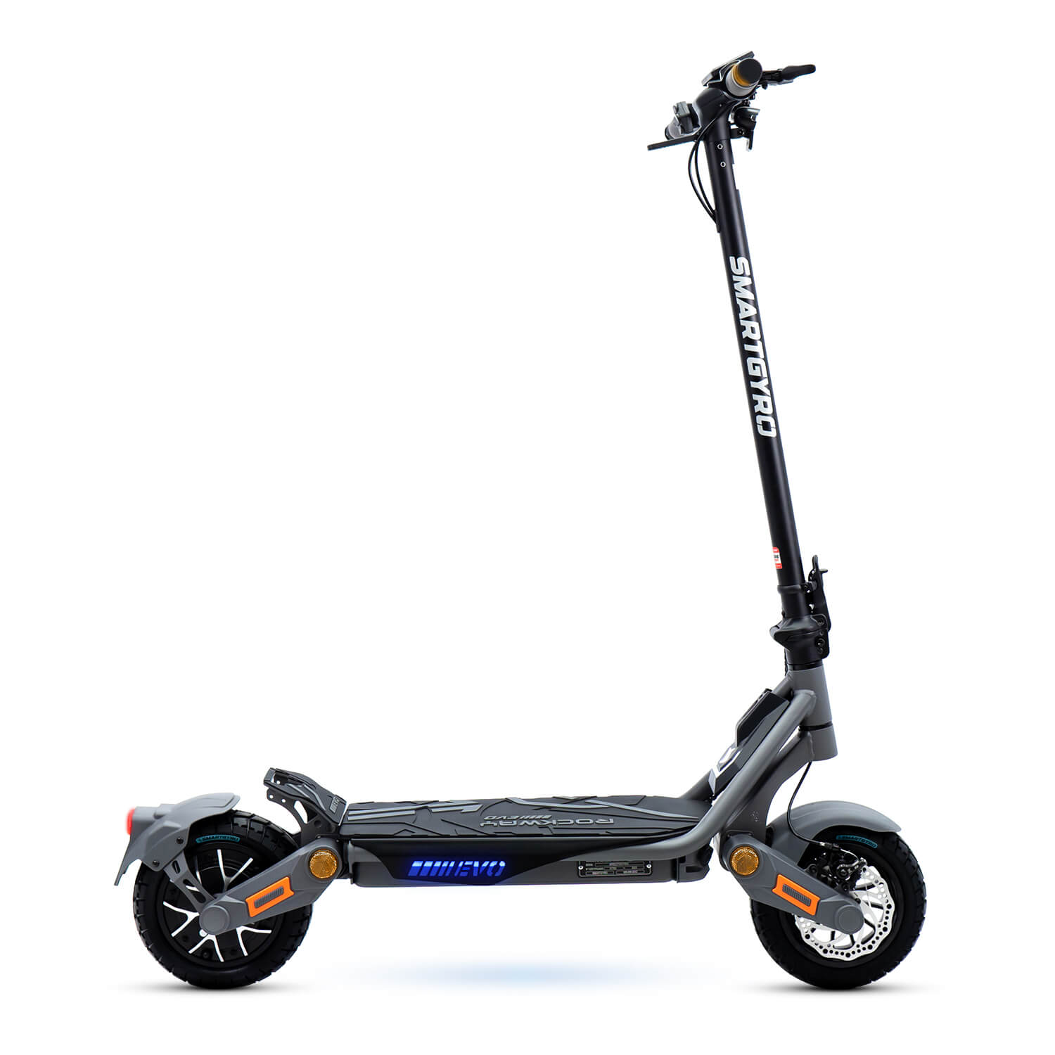 Scooter eléctrico gris y negro sobre fondo blanco. El scooter está de pie.