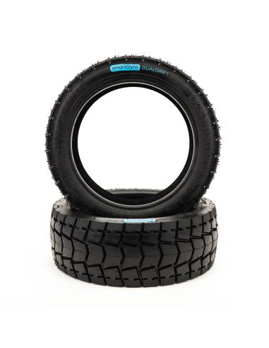 Dos neumáticos negros apilados, con dibujo de la banda de rodadura visible. Texto azul: 'Dual Grip'.