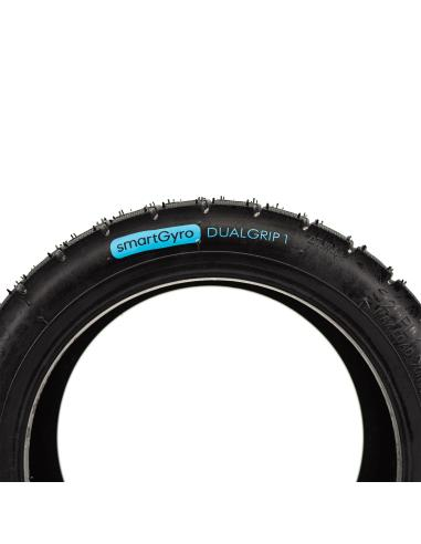 Neumático negro con 'smartGyro' y 'DUALGRIP 1' escrito.