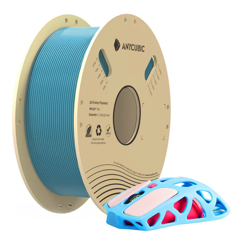 Niebieska szpula filamentu do drukarki 3D obok niebieskiej i różowej myszy drukowanej w 3D.