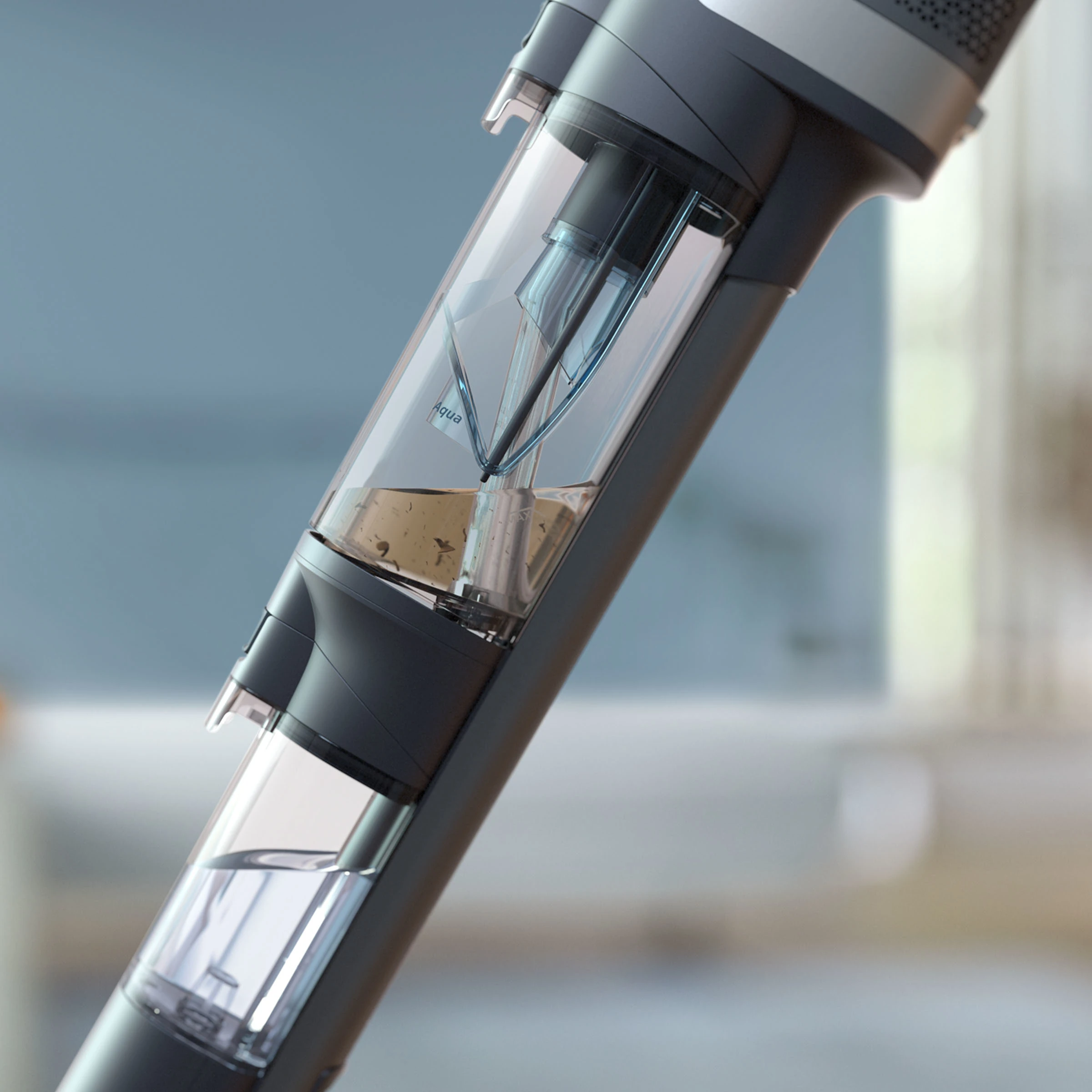 Zbliżenie przezroczystego plastikowego pojemnika z niebieskim płynem.