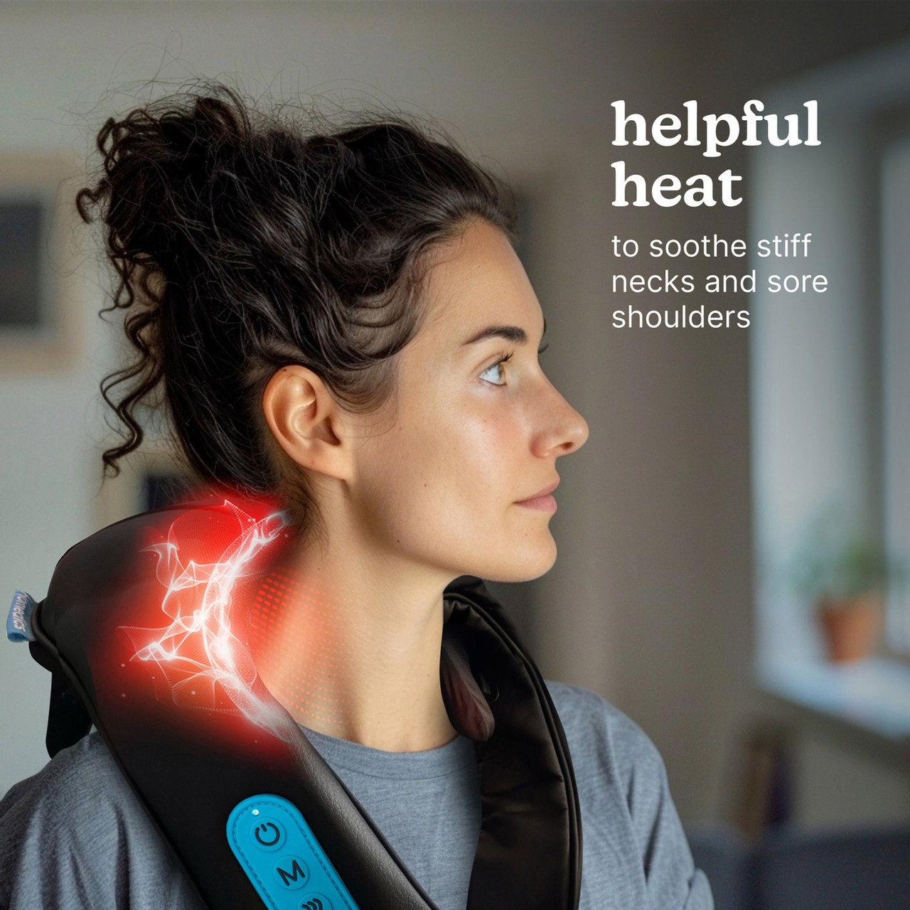 Kobieta nosząca czarny masażer szyi, z tekstem 'pomocne ciepło'.