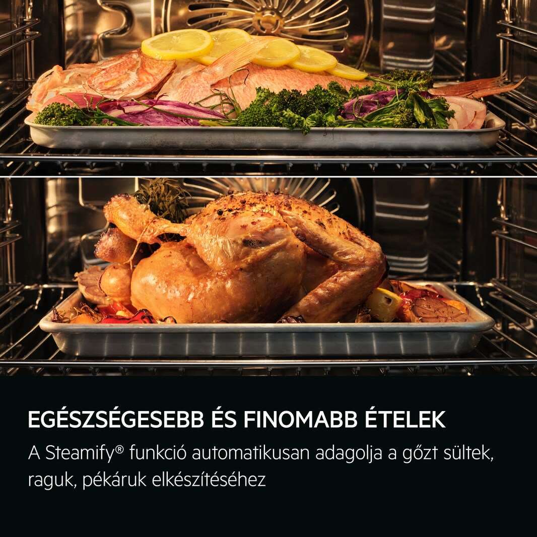 Sült hal citromkarikákkal és fűszerekkel a sütőlemezen.