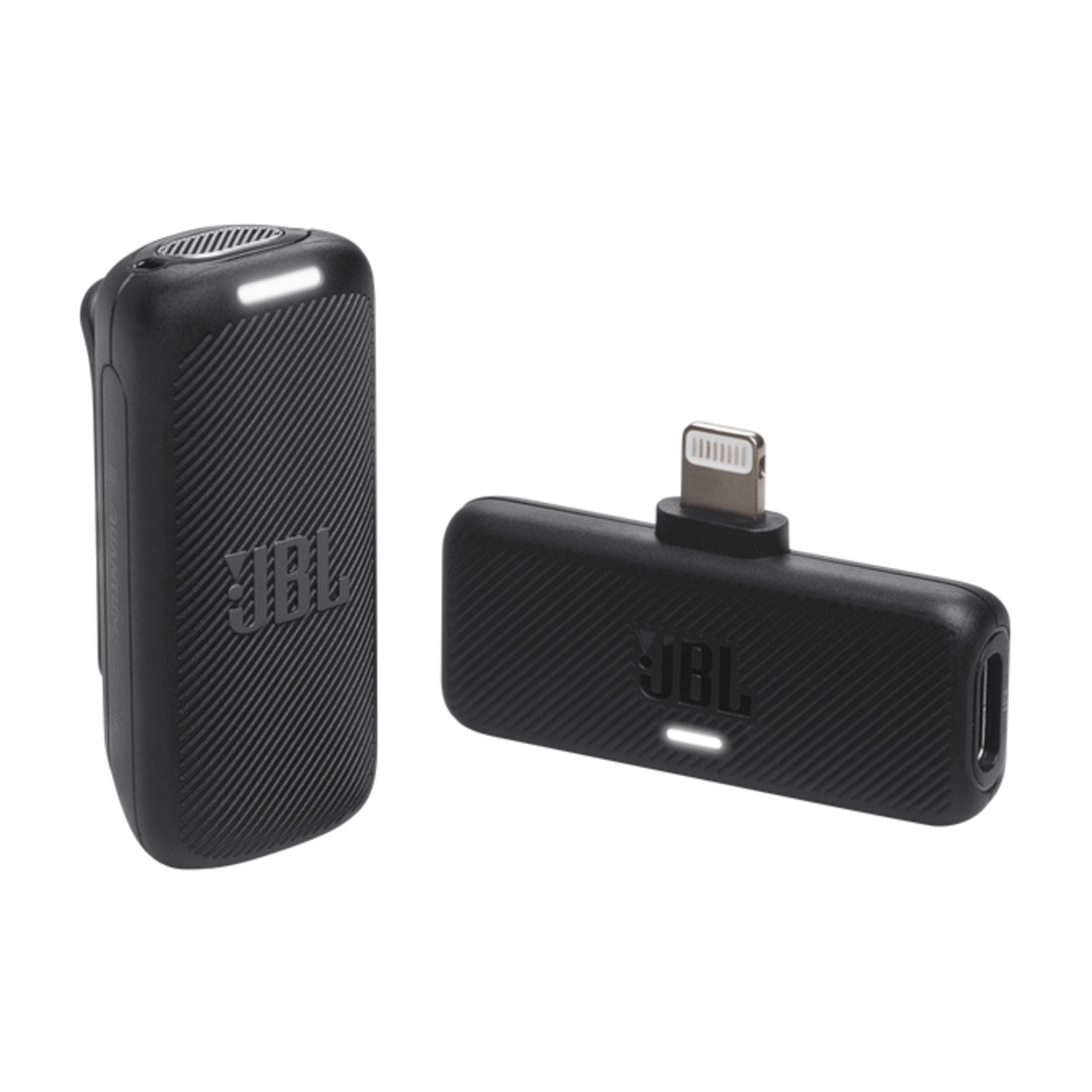 Twee zwarte JBL audio-apparaten; één is een kleine ontvanger, de andere heeft een Lightning-connector.
