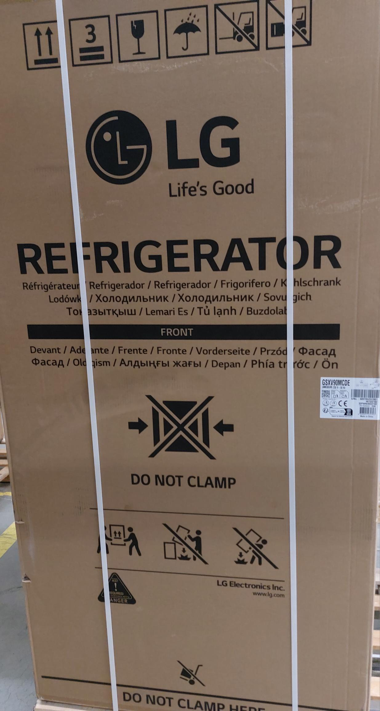 Karton z napisem lodówka i logo LG.