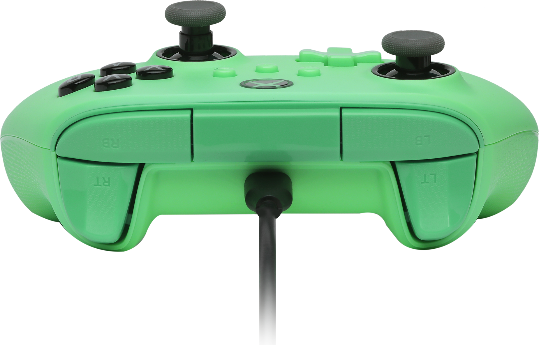 Egy zöld Xbox-vezérlő gombokkal és joystickokkal, kábel csatlakoztatva.