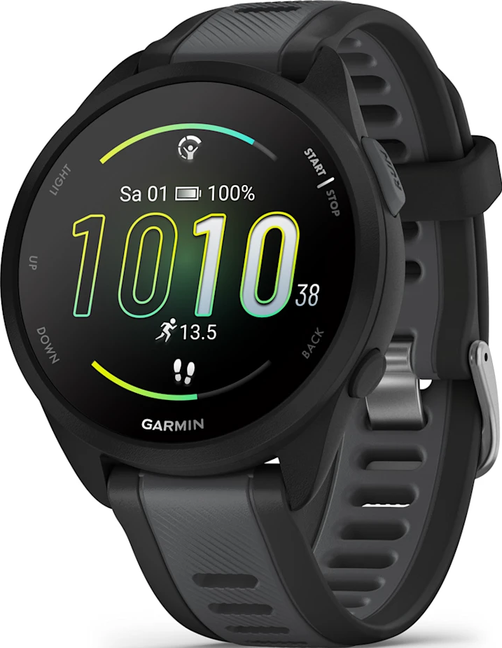 Montre Garmin noire avec écran de données, bracelet noir et gris.