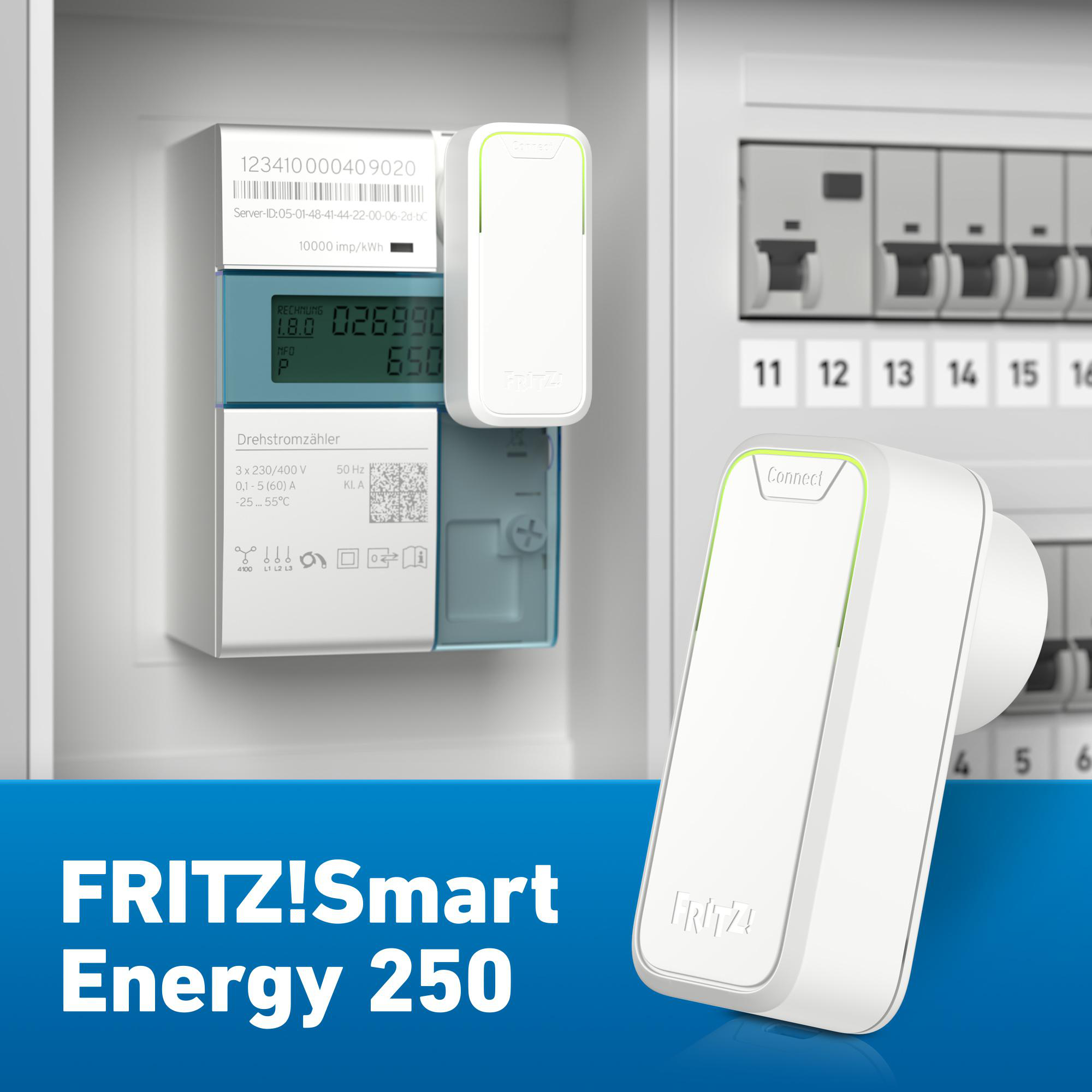 Ein Smart-Energy-Gerät, das an einer Steckdose angeschlossen ist. Rechts befindet sich ein angeschlossenes Gerät.