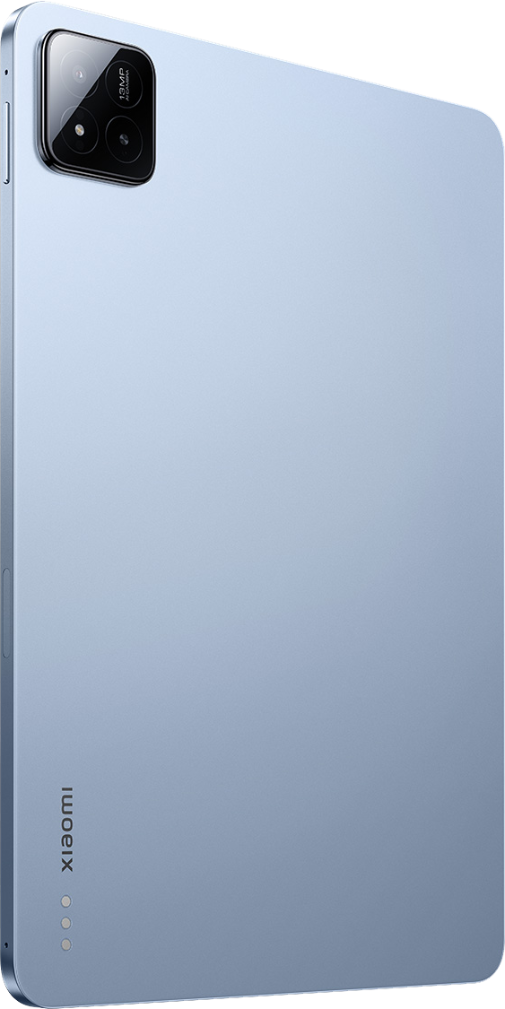 Világoskék Xiaomi tablet. Kameramodul bal felül. Xiaomi logó bal alul. A tablet hátulja látható.