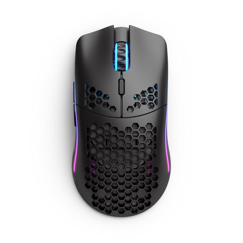 Schwarze Gaming-Maus mit Wabenmuster, RGB-Lichter an den Seiten und am Scrollrad.