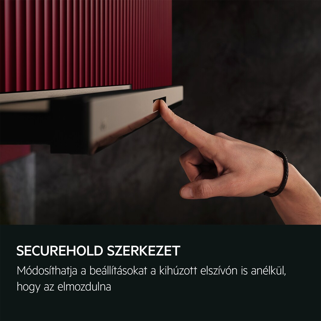Egy személy ujja megnyom egy gombot egy piros eszközön.