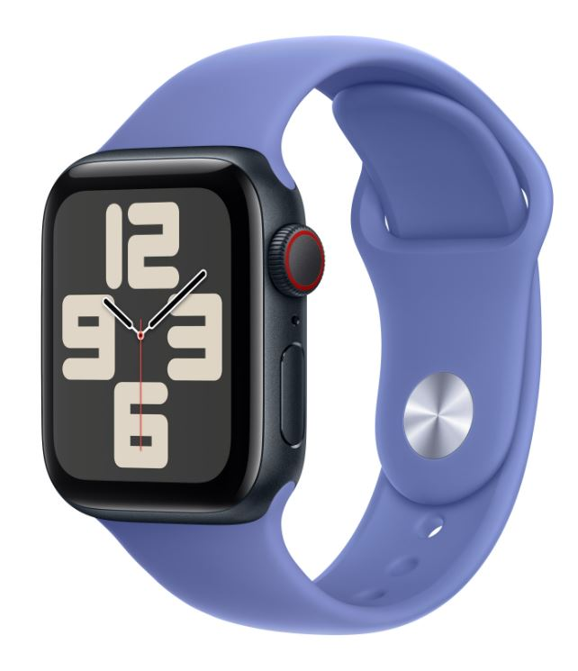Mavi kayışlı siyah bir Apple Watch. Ekran 12:03:06 zamanını gösteriyor. Saatin kırmızı bir düğmesi var.