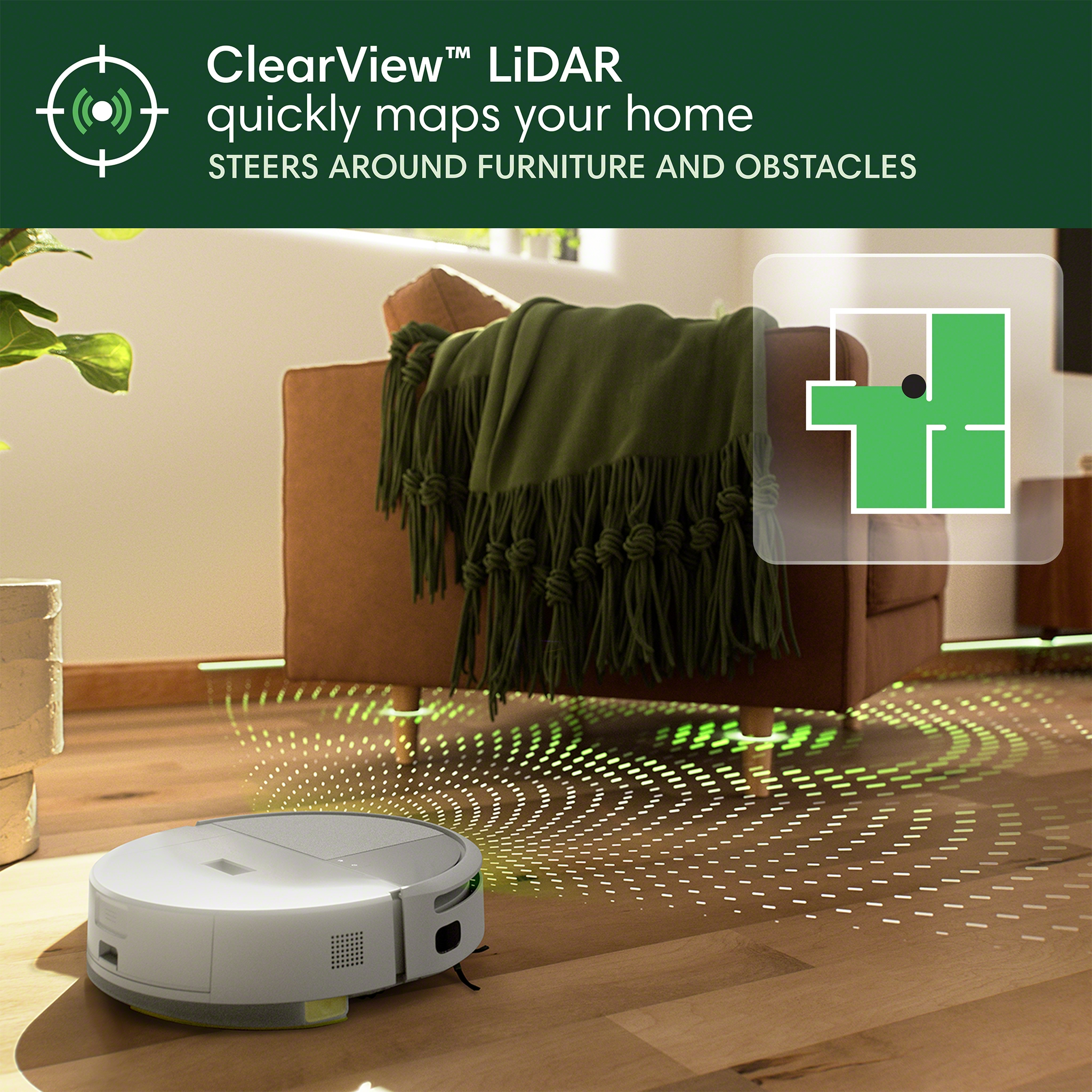Aspirateur robot sur plancher en bois, cartographiant une pièce. Meubles et un plan vert sont visibles.
