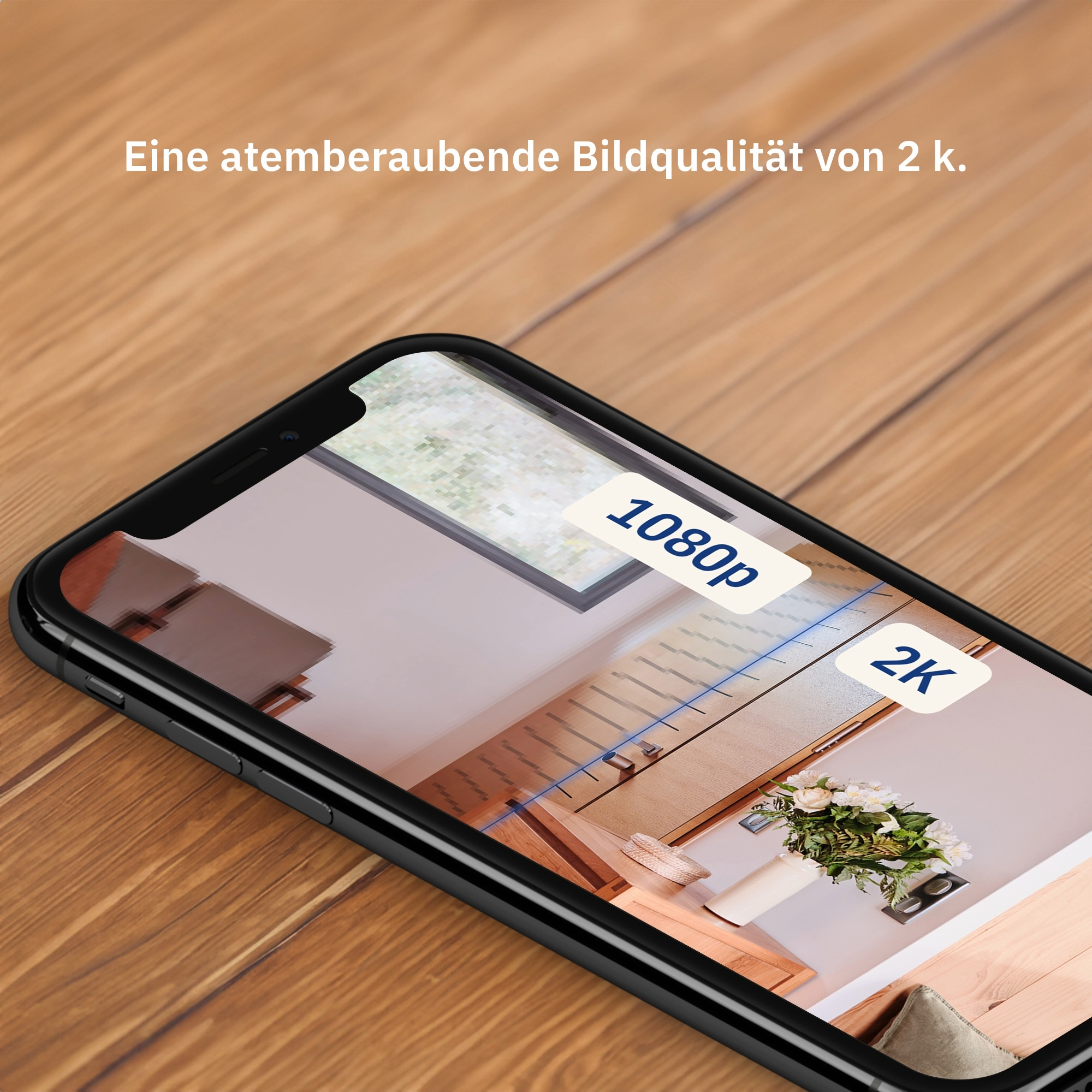 Ein Smartphone zeigt ein 2k-Bild eines Wohnzimmers mit Blumen und einem Fenster.
