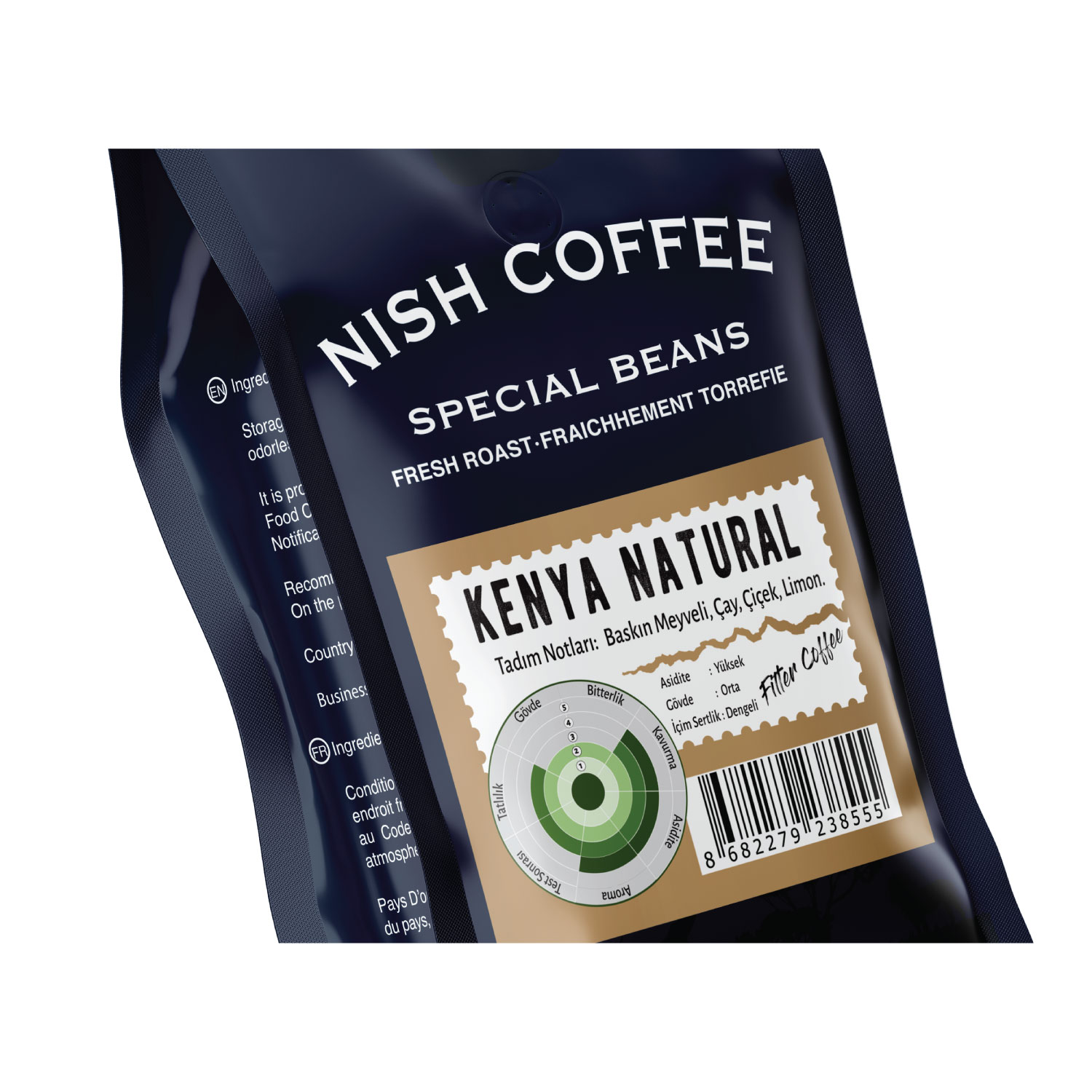 'Kenya Natural' adını içeren bir etiketle kahve çekirdeği torbası.