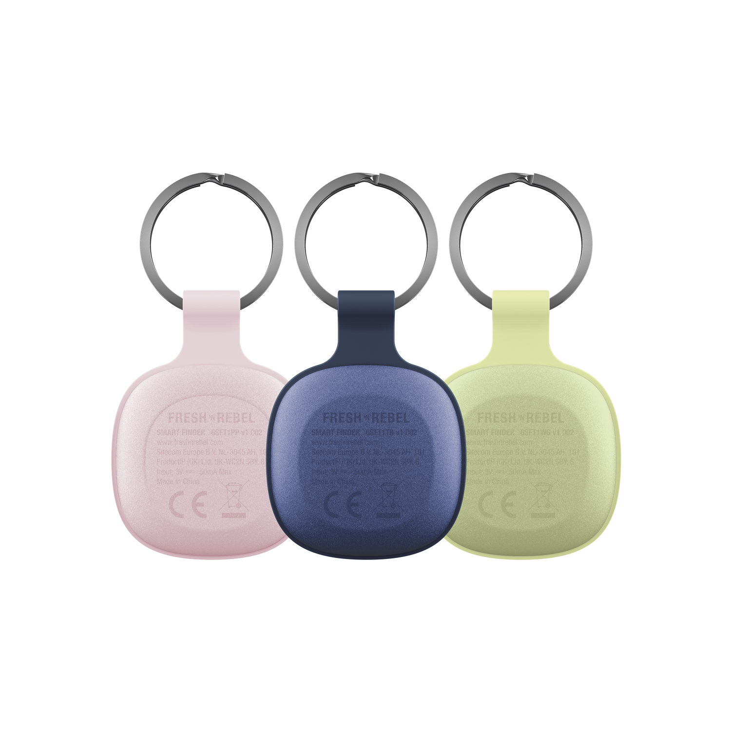 Drie sleutelhangers in roze, blauw en geel. Witte achtergrond.