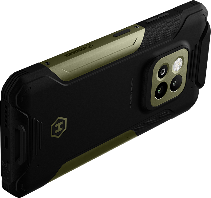 Fekete telefontok zöld akcentussal. Van rajta egy Hammer logó és egy military edition felirat.