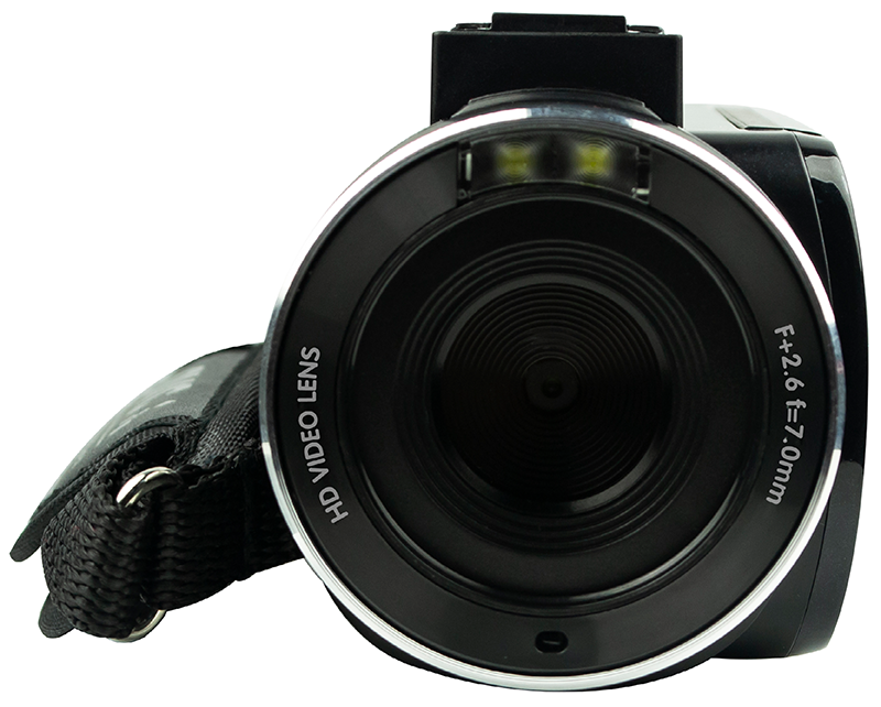 Fekete videokamera objektívvel, pánttal, HD VIDEO LENS felirattal, fehér háttér előtt.