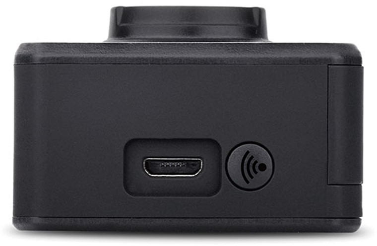 Fekete akciókamera USB porttal és vezeték nélküli kapcsolódás szimbólummal a hátulján.