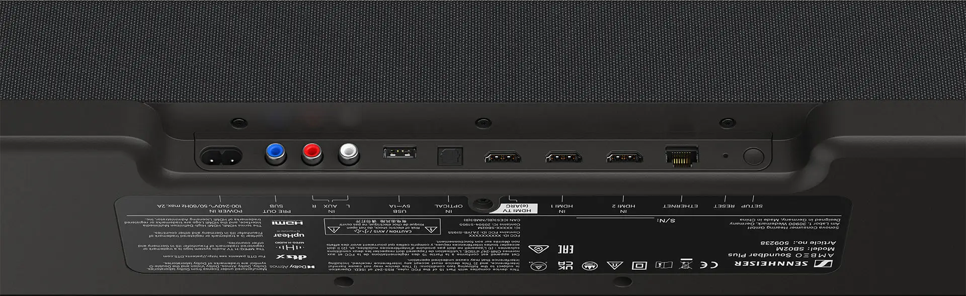 Nahaufnahme der Rückseite einer Soundbar mit mehreren Anschlussports und Produktinformationen.