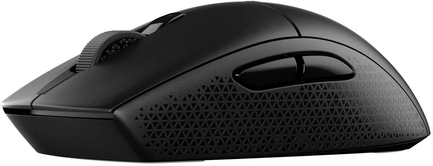 Un ratón de computadora negro con una rueda de desplazamiento y laterales texturizados.