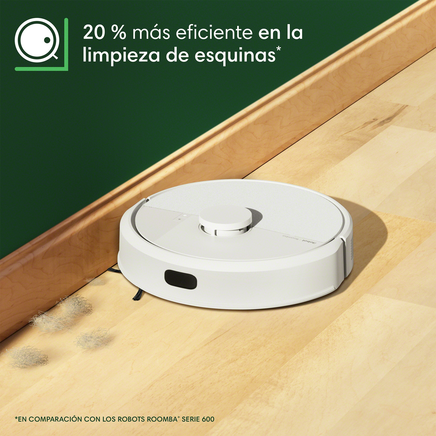 Aspiradora robot limpiando piso de madera cerca de una pared, texto: 20% más eficiente en la limpieza de esquinas.