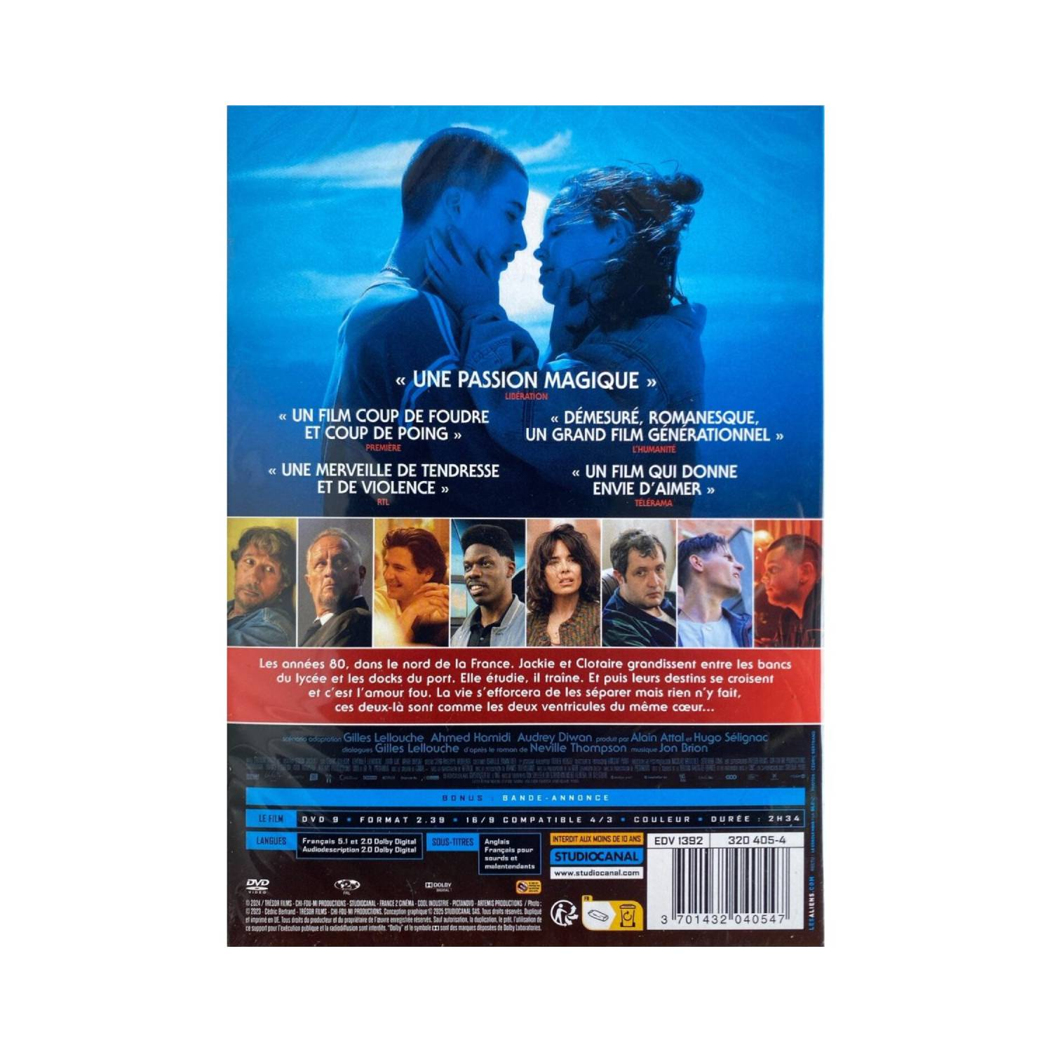 Affiche de film avec un couple dans l'eau et du texte.
